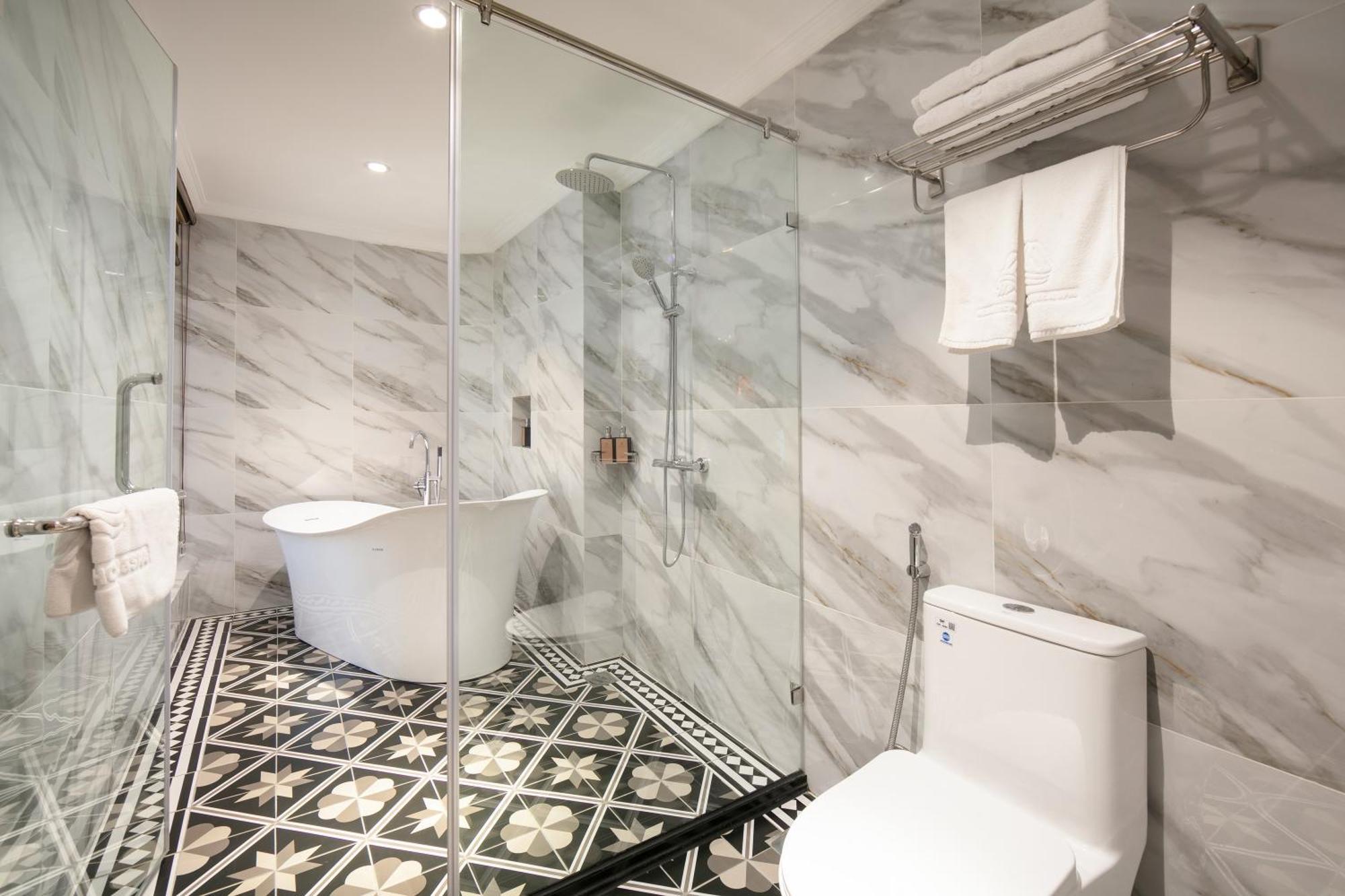 Hotel Acoustic Premium & 4*